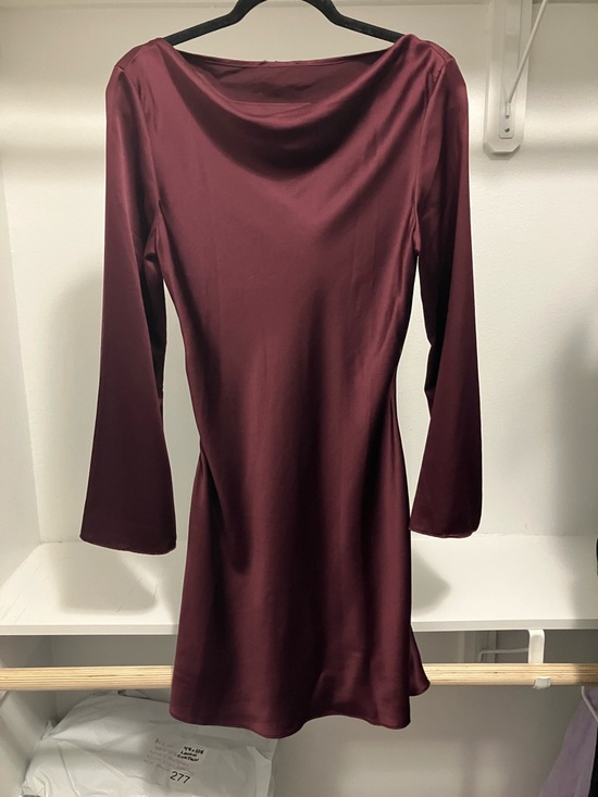 Quince Dresses & Skirts - Quince 100% washable silk, long sleeve, mini dress wine, tasting medium